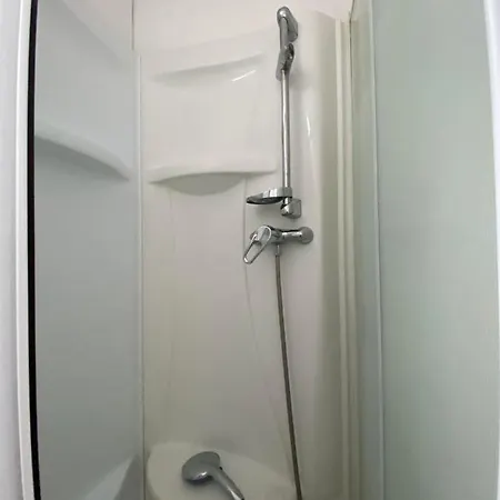 Dans Une Impasse Calme Proche De La Gare Apartament *