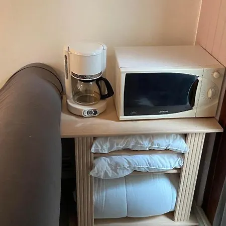 Dans Une Impasse Calme Proche De La Gare Apartment