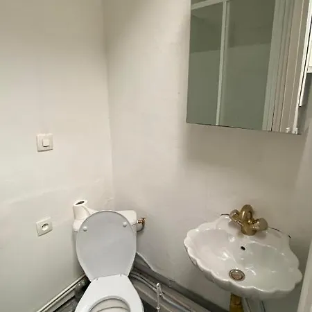 Apartment Dans Une Impasse Calme Proche De La Gare *